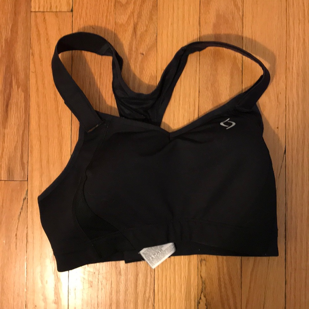 32DD sports bra